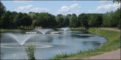 Dans quelle ville peut-on aller se promener, se détendre et pêcher au parc de loisirs de la Glissoire ?