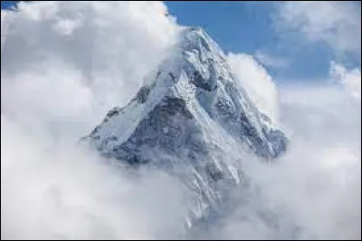 Quelle est la plus haute montagne de la Terre ?