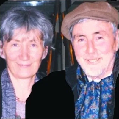 Quelle s&eacute;rie de livres cr&eacute;&eacute;e par Annette Tison et Talus Taylor pr&eacute;sente une famille de personnages capables de changer de forme ?