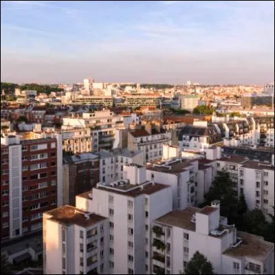 Quel d&eacute;partement d�&Icirc;le-de-France compte deux villes de plus de 100000 habitants, dont Montreuil ?