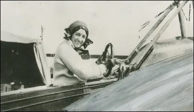 Marie Marvingt est l'une des premières femmes à avoir volé seule et la première à avoir traversé la Manche de la France vers l'Angleterre. En quelle année ?