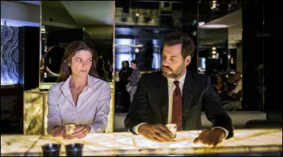 Dans quel film un homme arrogant est-il plongé dans le coma ?