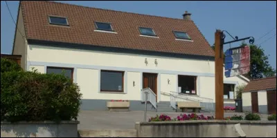 Comment se nomme le dernier seigneur de la ville d'Alembon ?