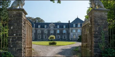 Quel est le nom de la ferme qui fut la propriété des seigneurs de Fosse dans la ville d'Alincthun ?