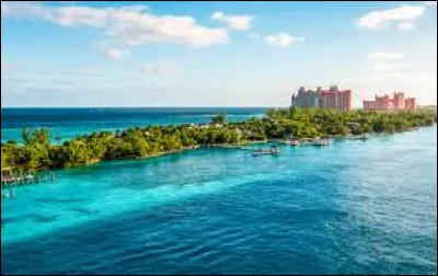 Combien de districts composent les Bahamas ?