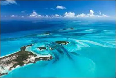 Combien ce pays compte-t-il d'îles et d'îlots ?