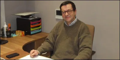 Comment s'appelle le maire de la ville d'Autingues ?