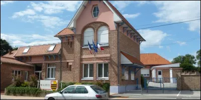 Quel est le code postal de la ville d'Avroult ?