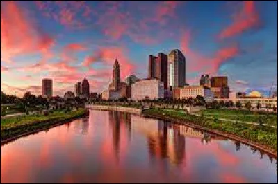 Il est né le 5 août 1930 dans l'Ohio.