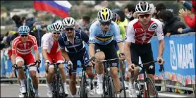 Il a été champion du monde de cyclisme sur route en 1993.