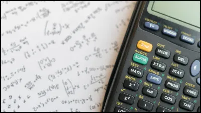 9 h : cours de maths. Pendant que tu es en train de faire ton exercice, tu surprends ton voisin de table en train de rayer ton nom, marqué sur ta règle.