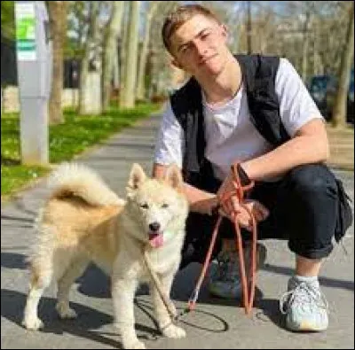 Comment s'appelle son chien ?