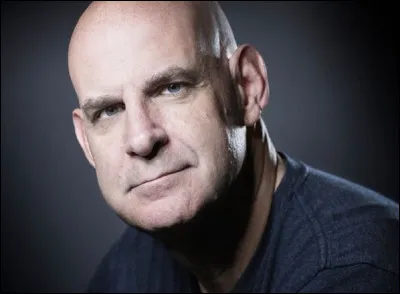 Qui est cet auteur américain du roman policier ''Juste un regard'' ?