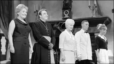 De qui étaient les décors dans l'émission « Au théâtre ce soir » ?