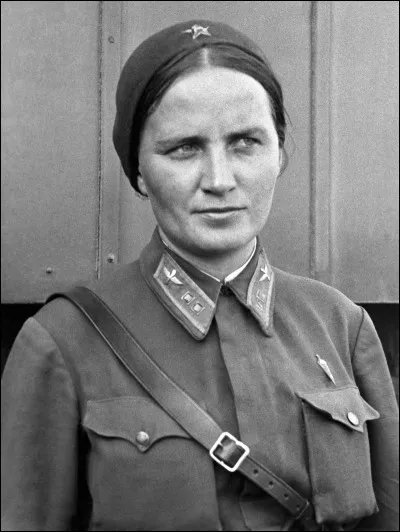 Qui est cette aviatrice ?Indice : Elle a &eacute;t&eacute; engag&eacute;e dans l'Arm&eacute;e rouge.