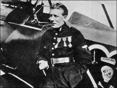 Qui est cet aviateur ? Indice : Son avion s'appelait "L'Oiseau blanc".