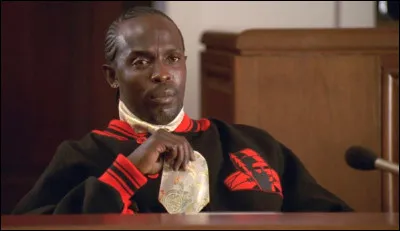 Comment Omar devient-il le boss en prison ?