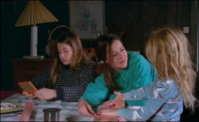 Dans quel film une petite fille vit-elle joyeusement sans se rendre compte que ses parents, des &eacute;leveurs, gal&egrave;rent ?