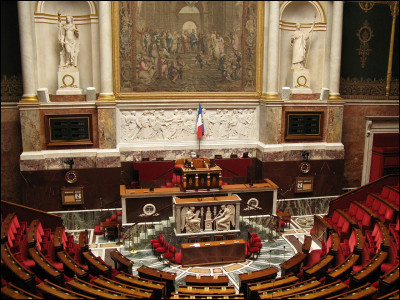 Combien y a-t-il de députés à l'Assemblée Nationale en France ?