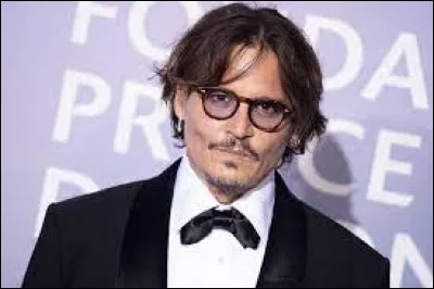 Quelle taille fait Johnny Depp ?