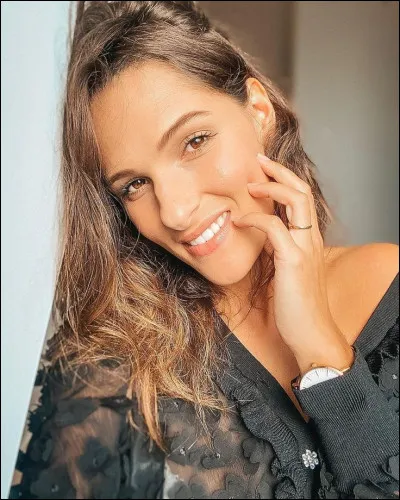 Comment s'appelle sa première chanson ?