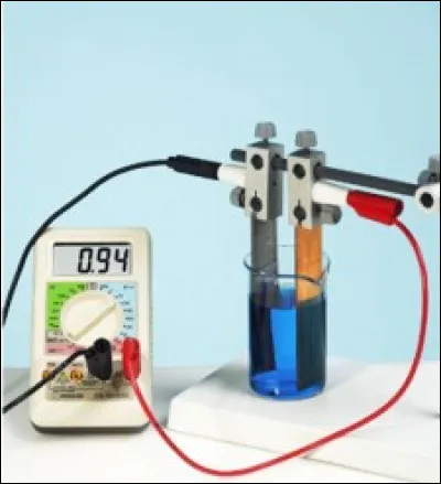 Quels étaient les métaux utilisés dans les premières piles ?