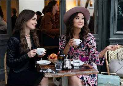 Comment s'appelle la jeune femme sur la photo qui est devenue la 1ère amie d'Emily ?