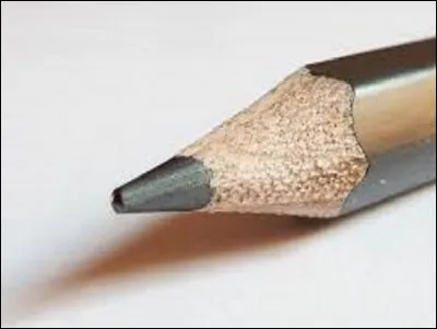Qu'utilise-t-on pour fabriquer une mine de crayon à papier, aujourdhui ?