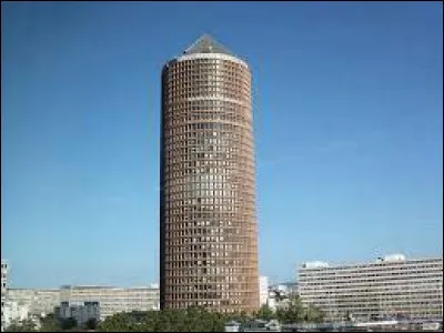 Dans quelle ville peut-on voir cette tour, surnommée ''Le Crayon'' si je vous dis qu'elle est située dans le quartier d'affaires de la Part-Dieu ?