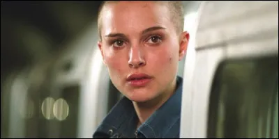 Dans quel film Natalie Portman interprète-t-elle le rôle de Evey Hammond ?