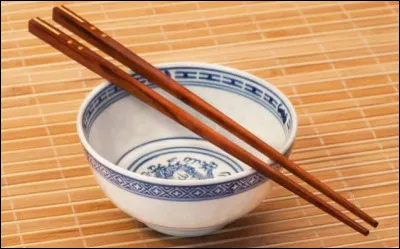 Décidément, le tennis est pourvoyeur de mésaventures humoristiques. En 2011, le Français Julien Benneteau n'a pas frappé une balle lors de l'Open d'Australie. Comment s'est-il blessé à la main lors d'une soirée juste avant le tournoi ?