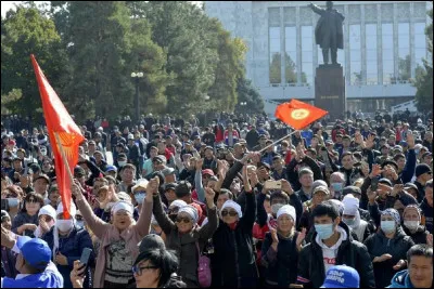 ''La révolution des Tulipes'' est le nom donné à la révolution de 2005 dans quel pays d'Asie centrale ?