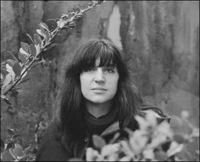 Qui est cette chanteuse, autrice-compositrice et interprète de la chanson pour enfants ''Une Tulipe'' ?