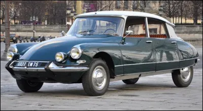 Si je vous dis que cette DS 21 Pallas est de 1968, validez- vous ma réponse ?