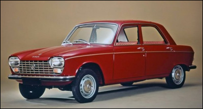 Quel est ce modèle sorti en 1965 qui adopte enfin la traction avant en série chez Peugeot ?