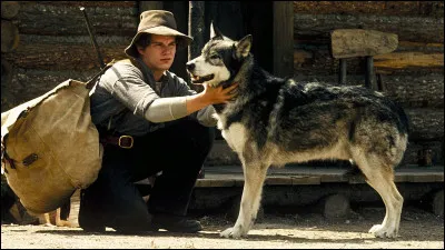 "Croc-Blanc" est le titre d'un film joué par Ethan Hawke.