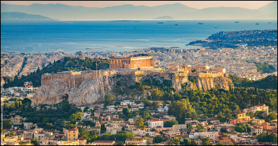 D'où la ville Athènes tire-t-elle son nom ?