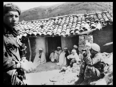 Le sigle FLN signifie "Front de libération...