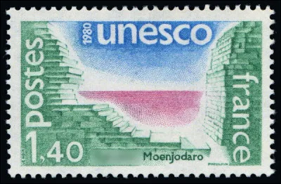 Littéralement le "Mont des morts", cette cité fut construite durant le IIIe millénaire avant J.-C. et abandonnée - peut-être à cause du délitement du fleuve Indus, - environ 15 siècles plus tard. Où se trouvait cette ville ?