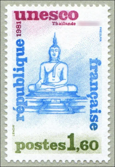 Ce fut la 1re capitale du Siam fondée en 1238, mettant fin au règne khmer d'Angkor Wat.