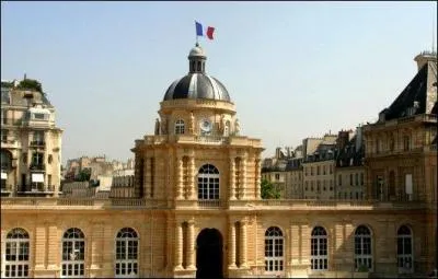 Combien de snateurs compte le Snat ?