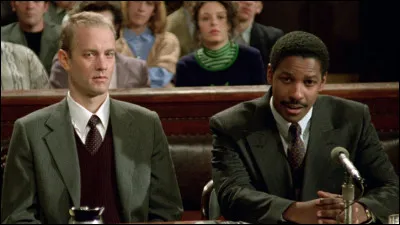 Dans quel film Tom Hanks joue-t-il un avocat atteint du sida qui veut défendre ses droits ?