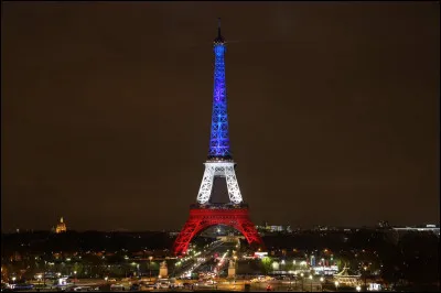 La Tour Eiffel se trouve à l'extrémité nord-ouest d'un grand parc, quel est son nom ?