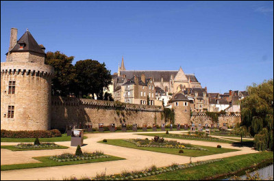 De quel département breton la ville de Vannes est-elle la préfecture ?