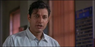 Qui est Donald Ripley par rapport au jeune héros dans "Powder" ?