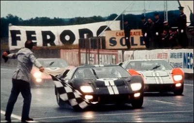Quelle est la distance entre le 1er et le 2e à l'arrivée en 1966 après 24 h de course ?