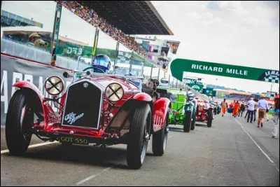 Tous les deux ans se déroule sur le circuit des 24 Heures une compétition qui rassemble les anciennes voitures ayant couru au Mans. Quel est le nom de cette compétition de passionnés ?