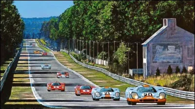 Quelle vitesse pouvaient atteindre les compétiteurs dans la ligne droite des Hunaudières dans les années 80 ?