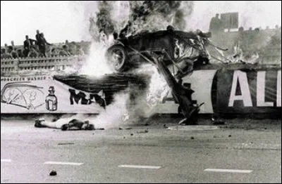 L'année 1955 fut marquée par un tragique accident, le plus meurtrier du sport automobile. Quelle voiture est à l'origine de ce drame ?