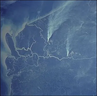 Le Rajang, avec 563 km de longueur est le plus long fleuve de...